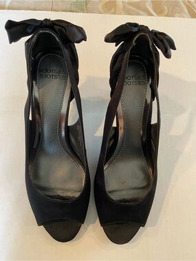 Mootsies Tootsies Black Peep-Toe Heels with Decorative Bow